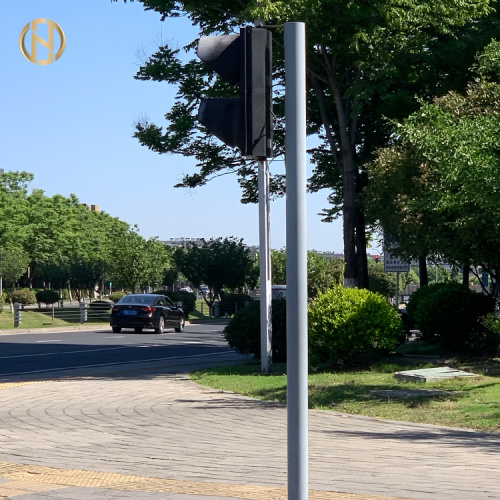 Polo del monitor de la carretera con galvanización de inmersión caliente