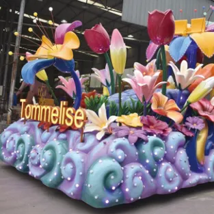 Light up the soul of the festival and customize your own "gorgeous float"