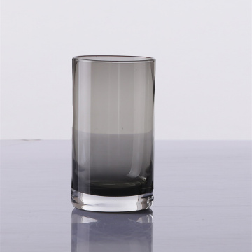 Bicchiere da calice da vino rosso in cristallo di colore grigio trasparente