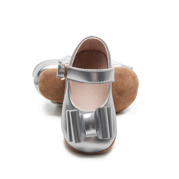 Zapatos de vestir de bebé de piel de patente de plata