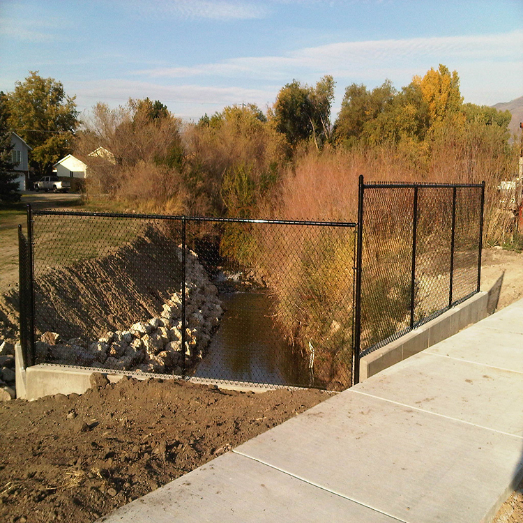 Removable chain link fence