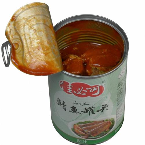 サバの魚の缶詰、ダークレッドトマトソース