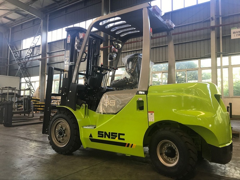 3500KG Fork lifter