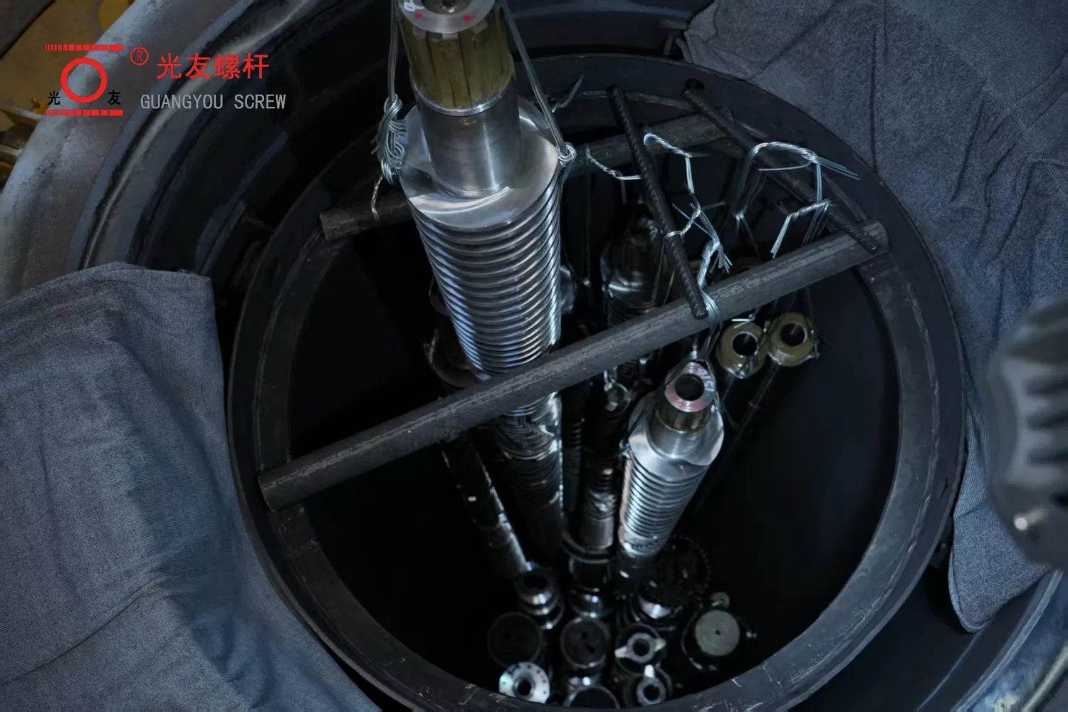 Bimetallic Parallel Twin Screw at Barrel na may Inner Sleeve Para sa PVC Pipe Profile Sheet