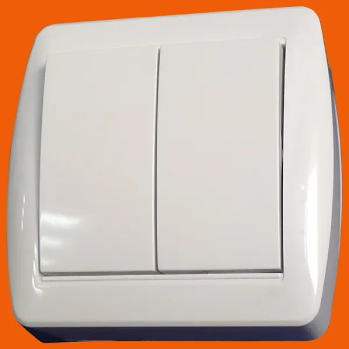 Soket Dinding Listrik Terpasang di Permukaan Ganda (S8209)