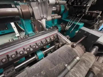 Tricot machines with 4 guide bars