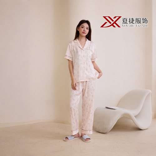 Мягко-розовый комплект домашней одежды с мультяшным принтом