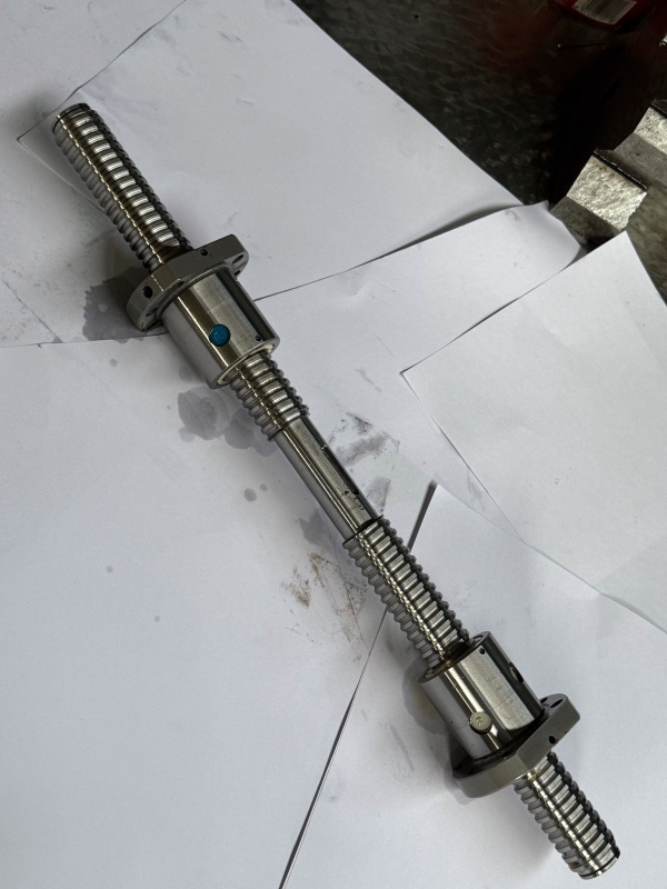 Left and right rotary integrated ball screw