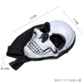 Máscara de caveira branca com capuz preto