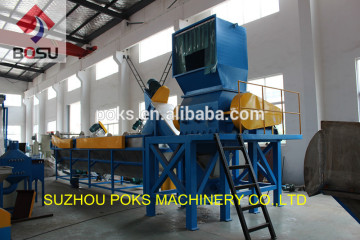 Plastic bottle crushing machine