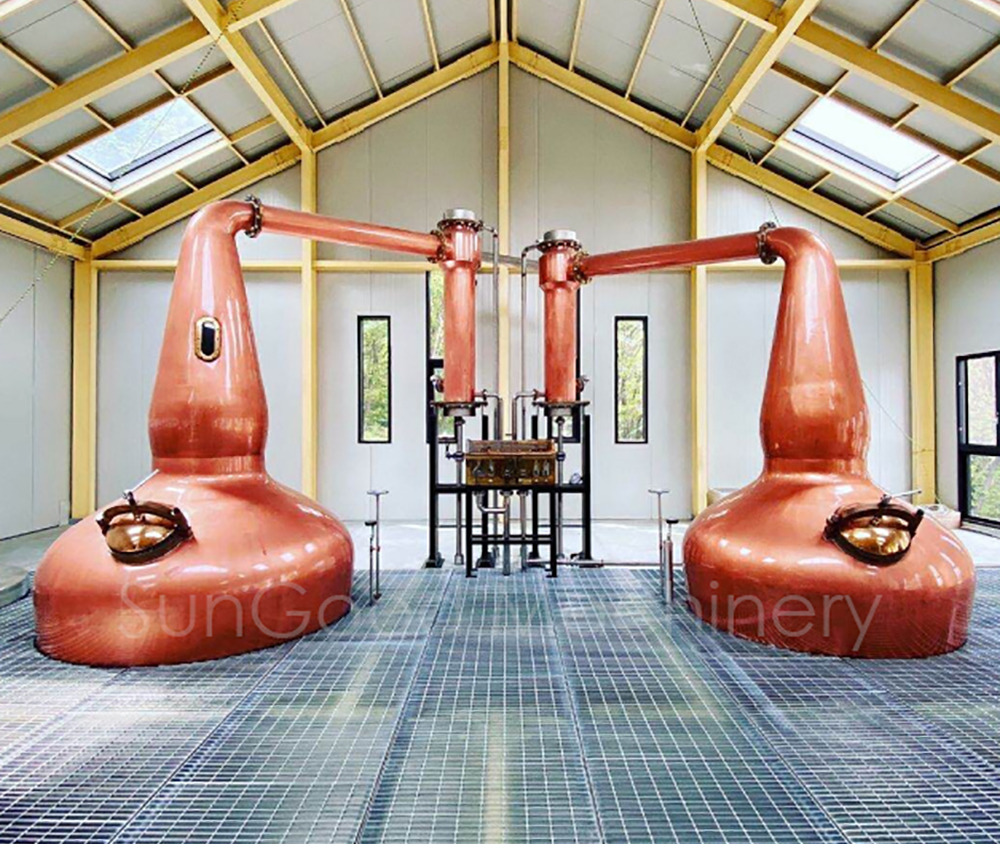 Red copper pot still distillation