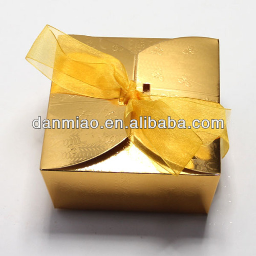 Nice gold cake box with butterfly handle