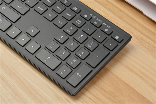 Teclado de tamaño completo y Bluetooth del mouse