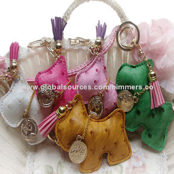 Customized logo free promotional cute PU leather soft keychains