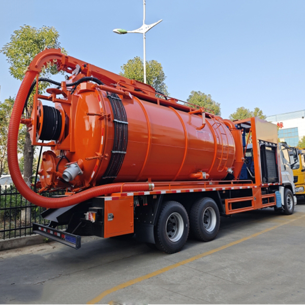 ISUZU 6x4 9.5cbm Reliable Sewage Suction and Cleaning Truck