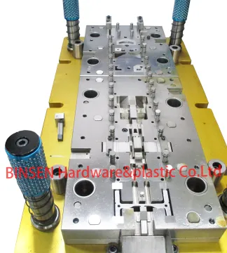 Precision progressive stamping die and metal part