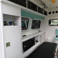 Ambulancia de gasolina que transporta el paciente para emergencias médicas