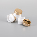 Fabricantes por atacado 5g de plástico vazio PP branco vazio Creme de jarra de estética com tampa de parafuso de ouro UV