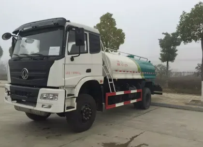 Dongfeng 4x4 all terrain water tank truck