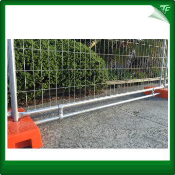 Galvanized mobile fencing panels