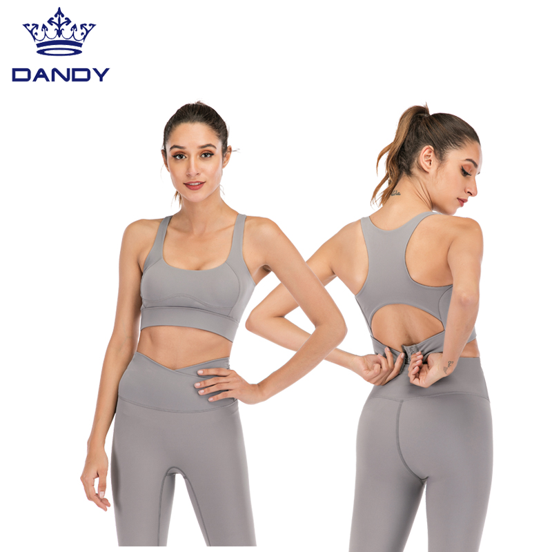 Pakyawan yoga bra at yoga leggings