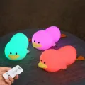La luz nocturna encantadora en forma de pato mejora el espacio del sueño de los niños