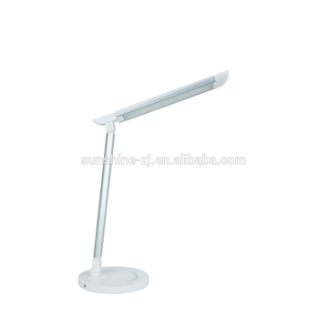 Lampada da scrivania a LED dell'ufficio con lampada da lettura di studi sulla luce intensa