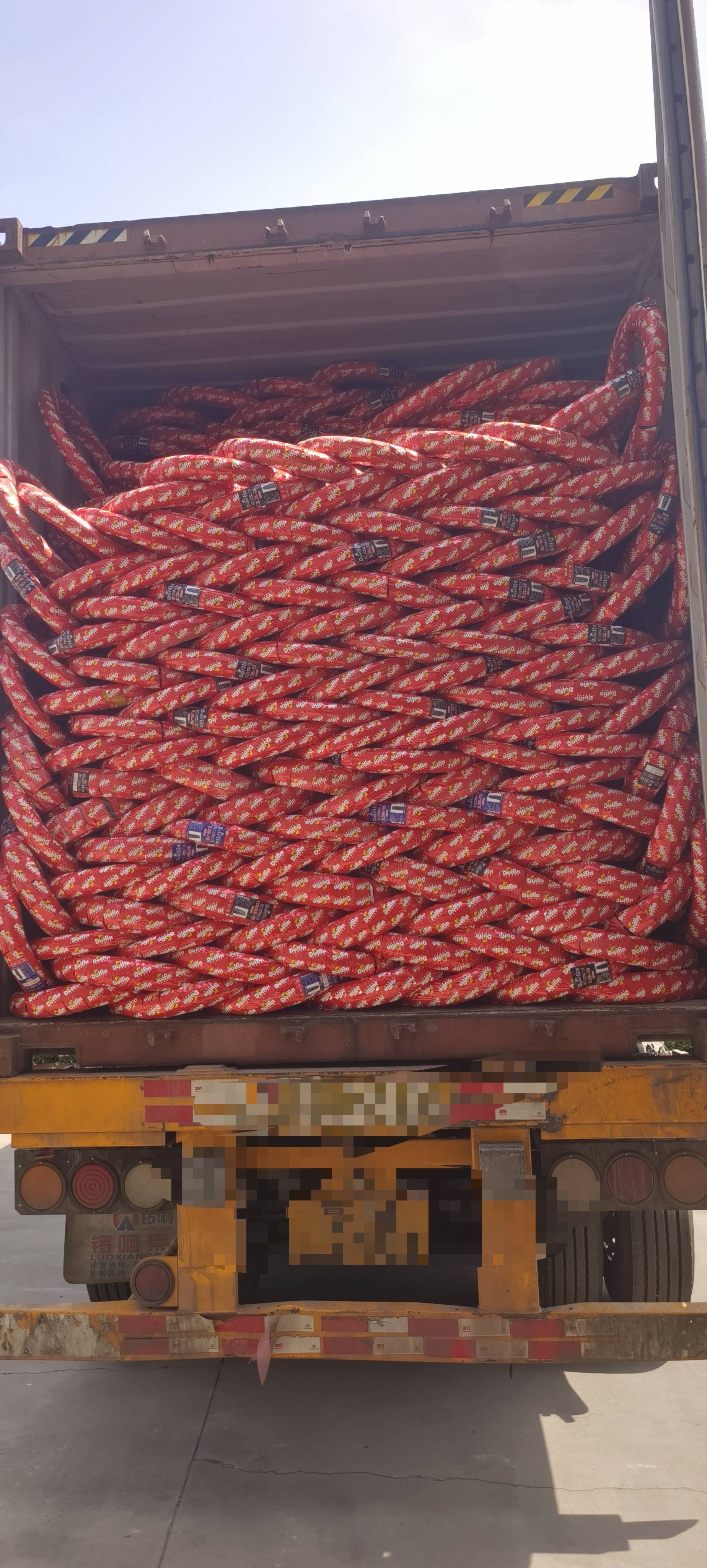 Great news from Ruisilaifu! Goods for Tanzania orders are successfully loaded, and KUMA outer tires set sail for Africa!3