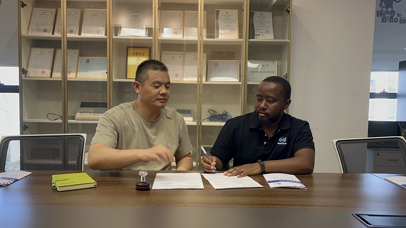 A Thousand-Mile Journey to Chongqing for In-Depth Cooperation! Hengbiao Technology and Kenyan Client Finalize Cooperation on 100-Ton Weighbridge