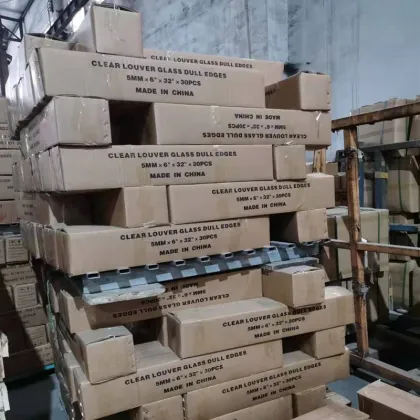 Frosted & Reflective & Patterned Louvre Glass Panels