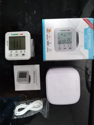 Electronic digital audio sphygmomanometer