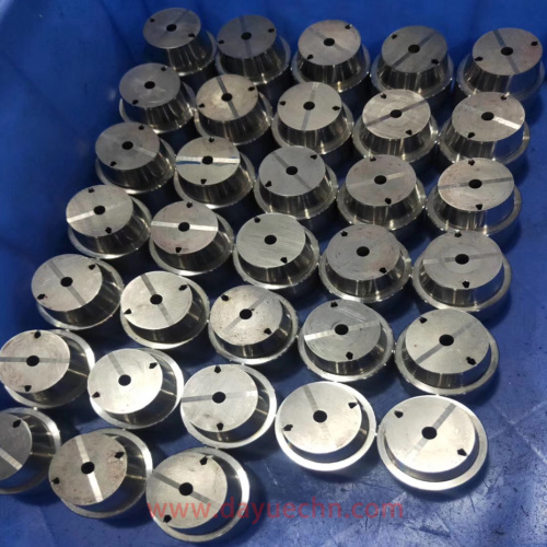 Threaded Pins and Cores for Daily Packaging Molds