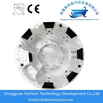 Big round hot tub for 6 persons