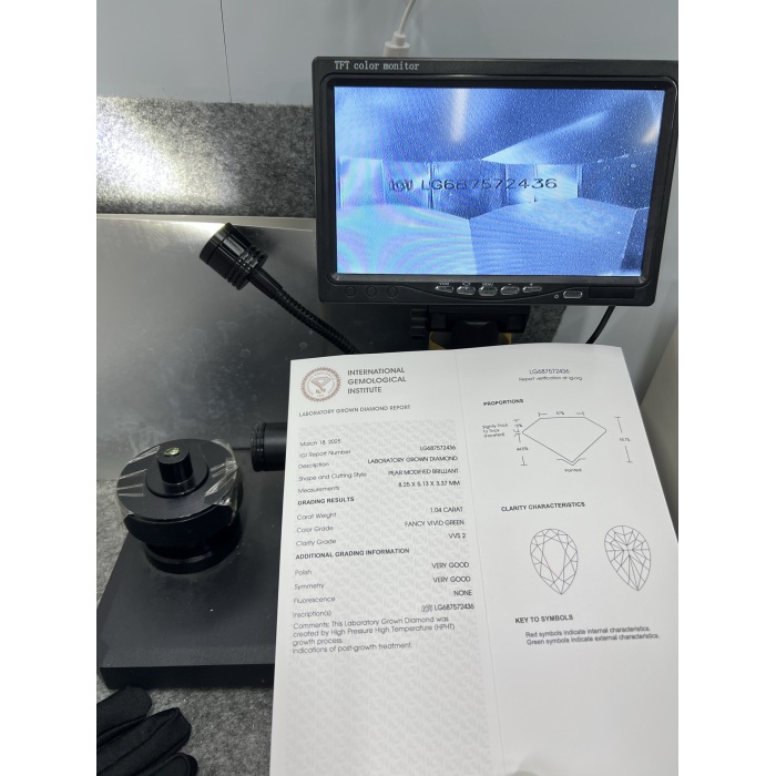 1.04CT VVS2 Fancy Green Lab Diamond Pear Shape