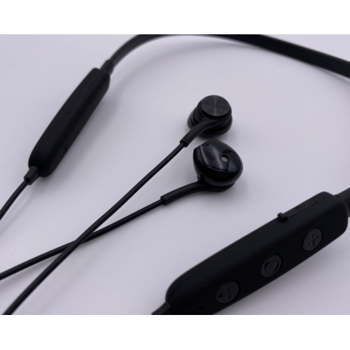 ワークアウト用のノイズキャンセリングBluetoothイヤホン