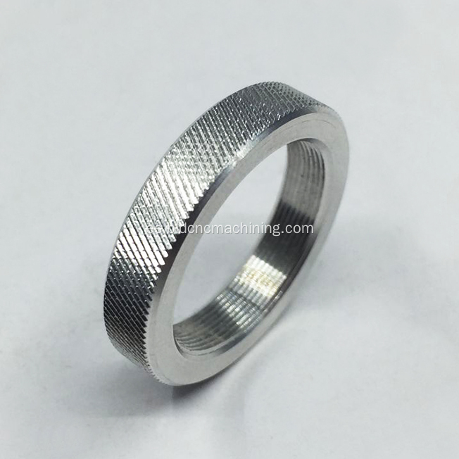Mecanizado de piezas de aluminio con patrón de moleteado de diamante