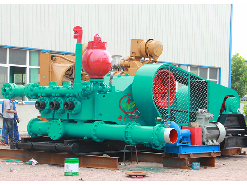 API F2200 Triplex Mud Pump