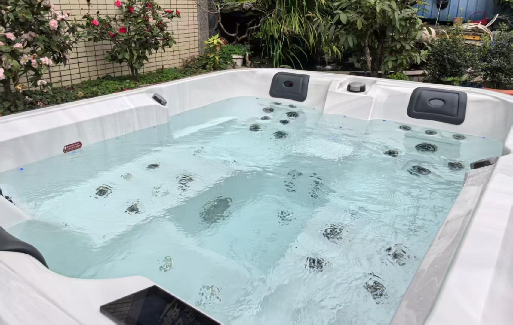 outdoor hot tub