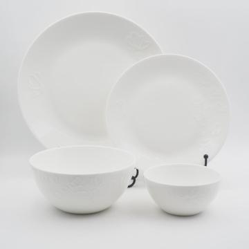 Ensemble de vaisselle en relief blanc en relief blanc