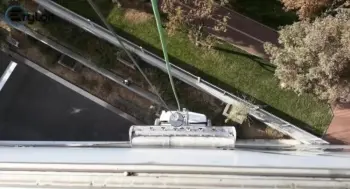 35KG Highrise curtain wall cleaning robot