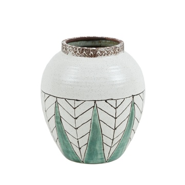 Modern Uganda style leaves pattern vase