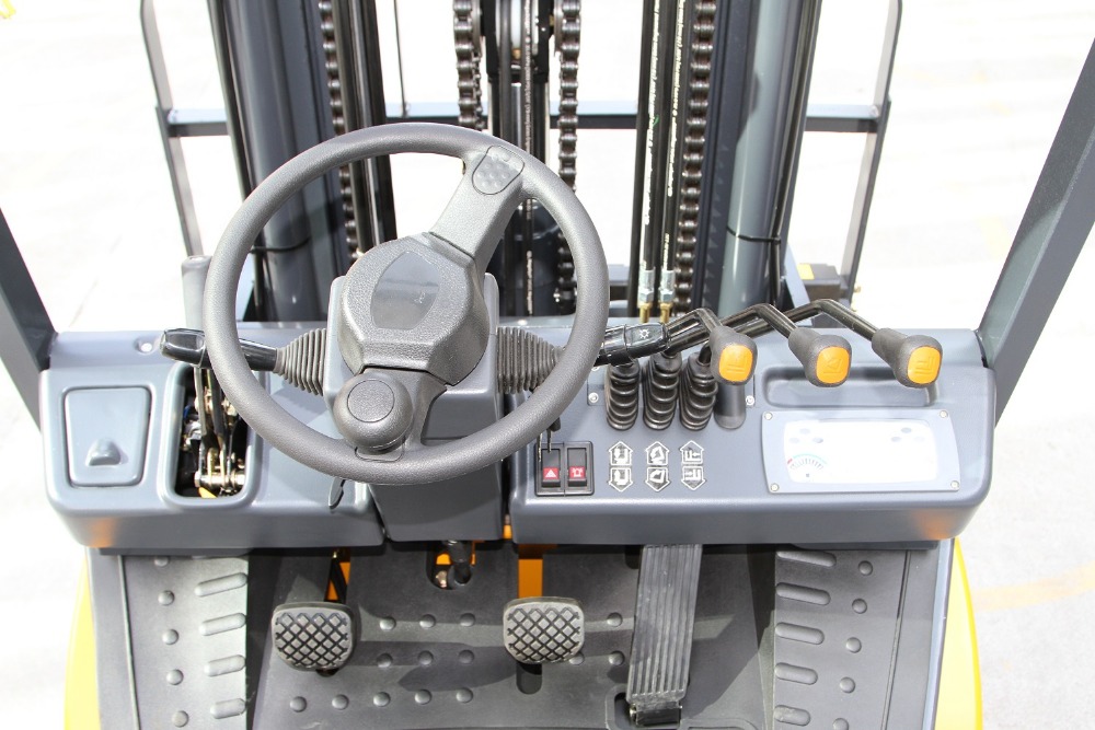 Вилочный погрузчик xcmg xcb pw100. XCMG 4x4. XCMG forklift. XCB 35 XCMG forklift.