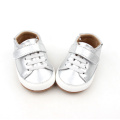 Zapatos casuales de suela blanda para bebé de color plateado