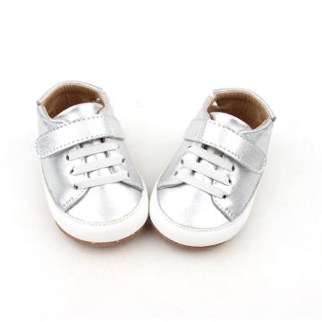 Детская повседневная обувь с мягкой подошвой серебристого цвета