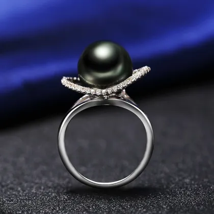 Classical Circle Diamond 14K White Gold Emerald Pearl Ring