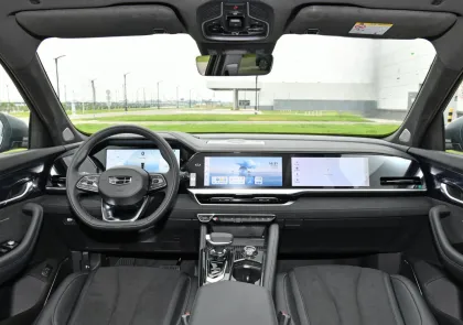 Fast Speed Geely Xinyue Monjaro 2.0 TD Hybrid Electric Car