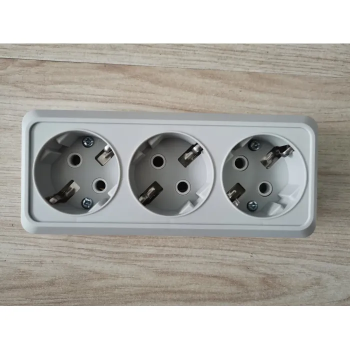 Soket Schuko 3 Arah yang Dipasang di Permukaan (S1310)