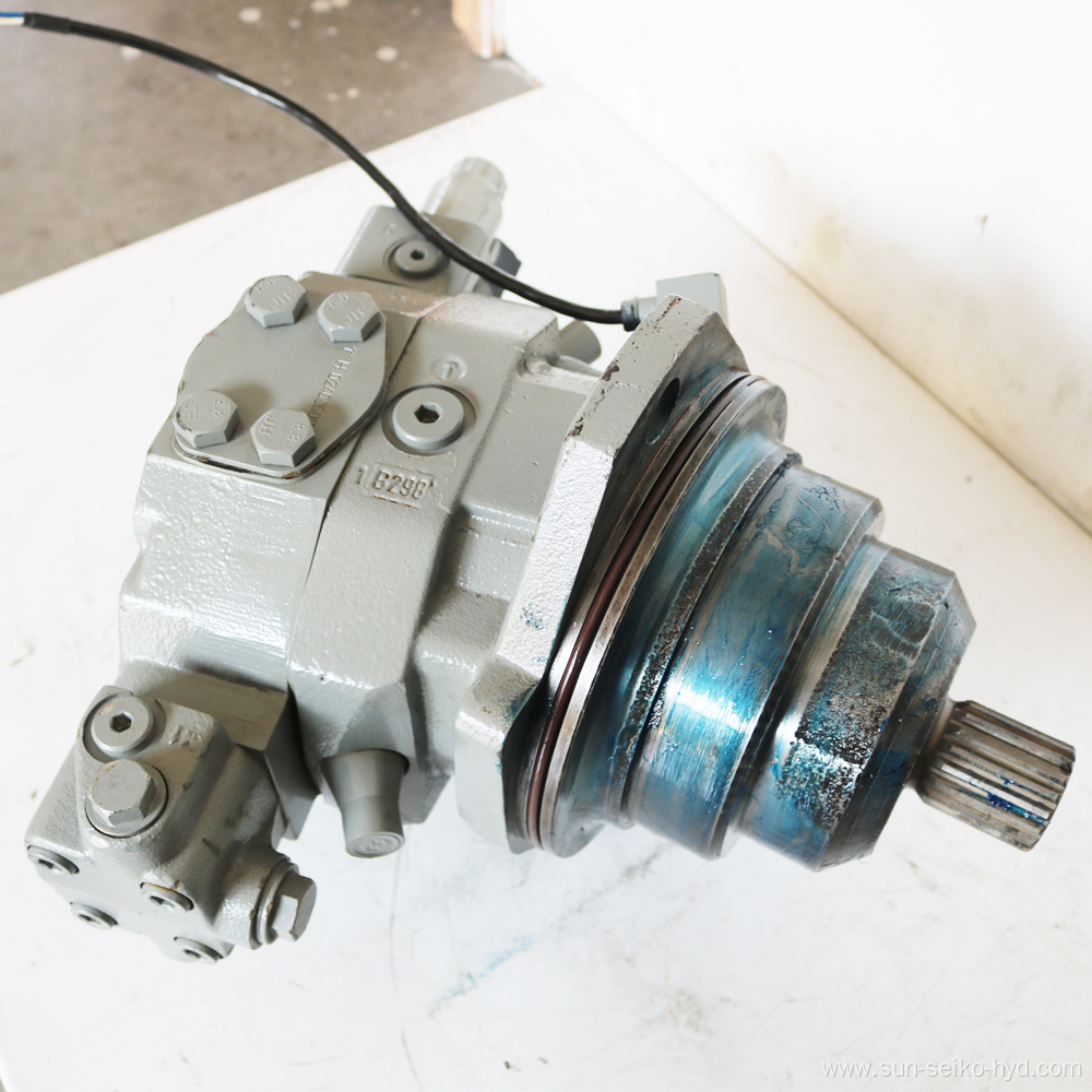 Hydraulic motor with variable torque