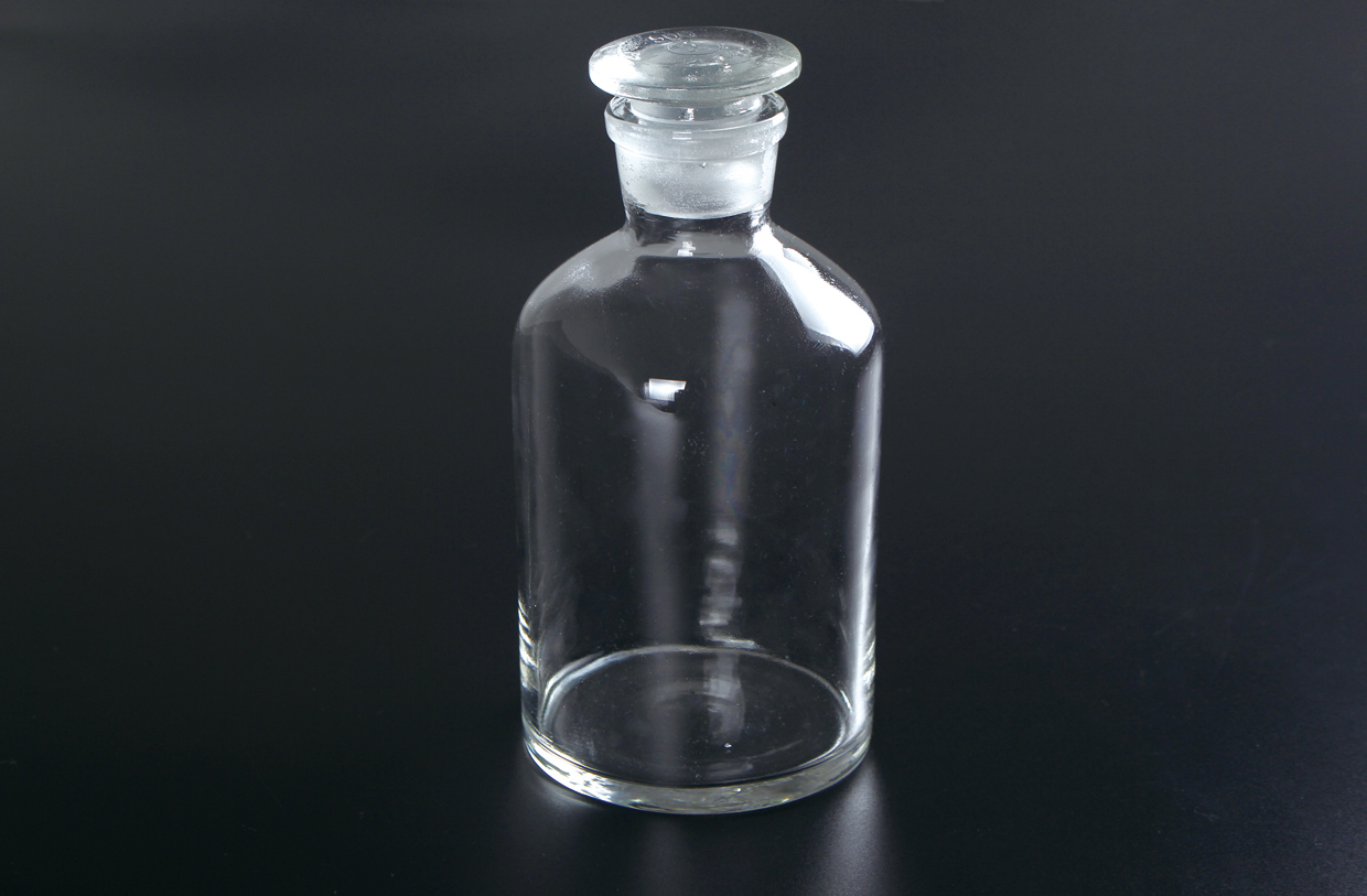 1401 Reagent Bottle Clear , Narrow Mouth,with Ground-in Glass Plastic Stopper (2)