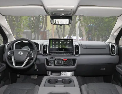 Promotional Dongfeng 4x4 Pickup Truck with Cummins 320hp Engine